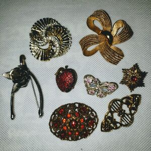 VINTAGE lot of 10 pins